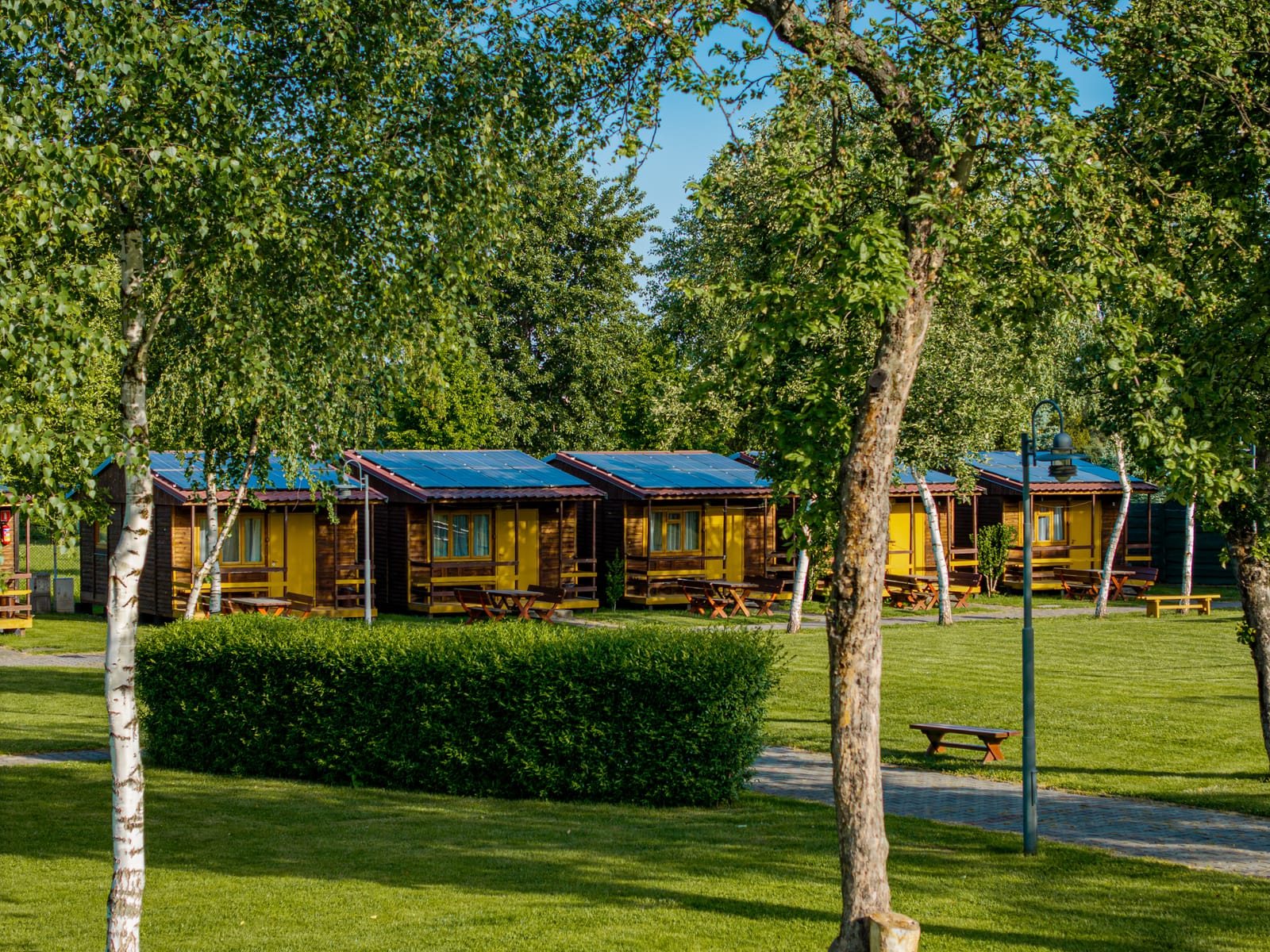Domki bungalowe w ciągu dnia
